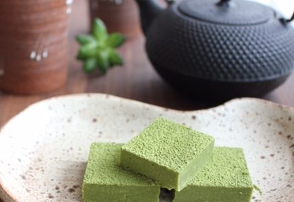 matcha chocolate is easy to make and everybody loves it!